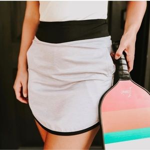 SIMPLY Southern Heather & Black Athletic Skort. Size L.